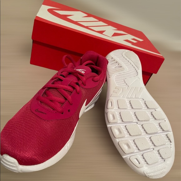Nike Shoes - Nike Air Max